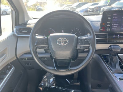 2023 Toyota Sienna LE