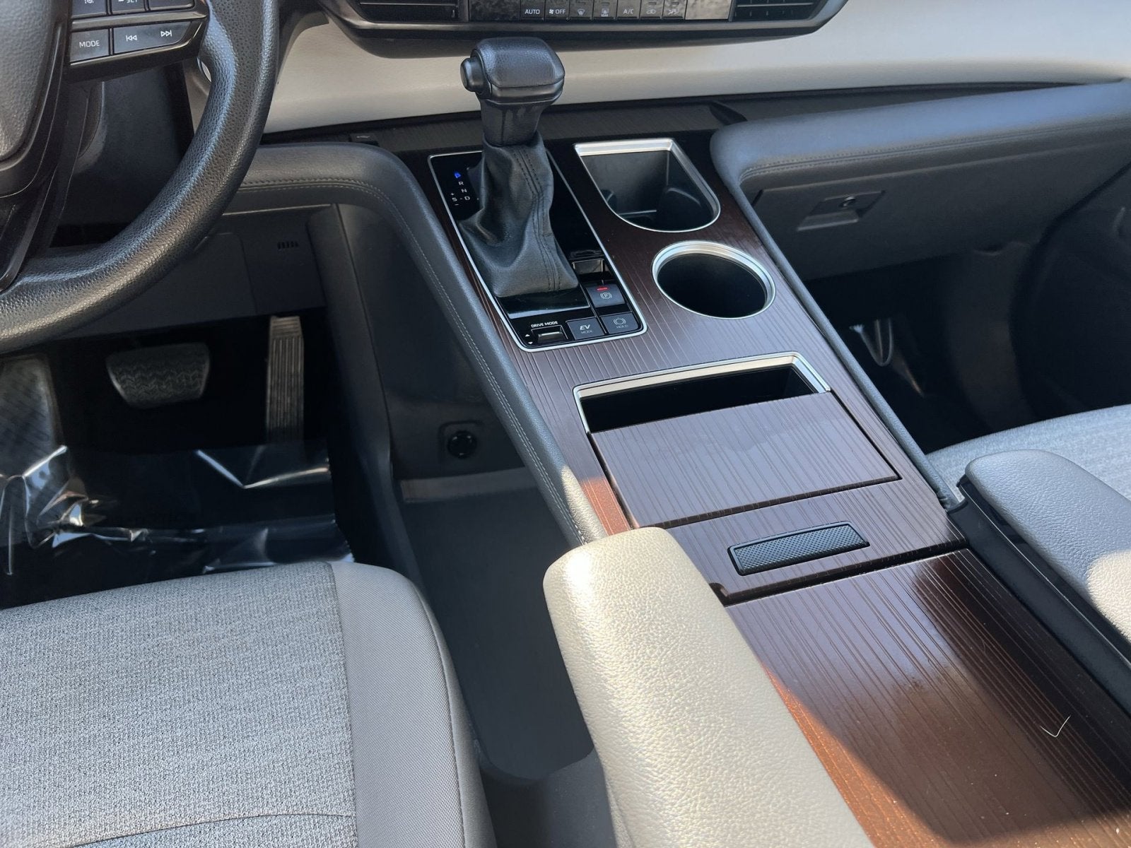 2023 Toyota Sienna LE