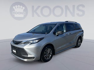 2023 Toyota Sienna LE