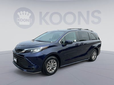 2023 Toyota Sienna LE