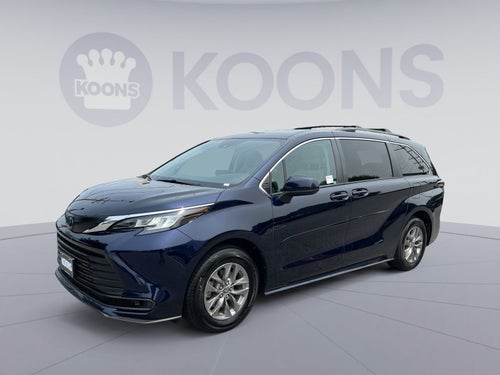 2023 Toyota Sienna LE