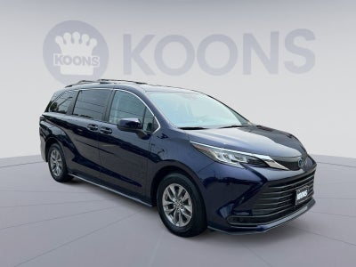 2023 Toyota Sienna LE