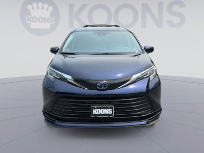 2023 Toyota Sienna LE