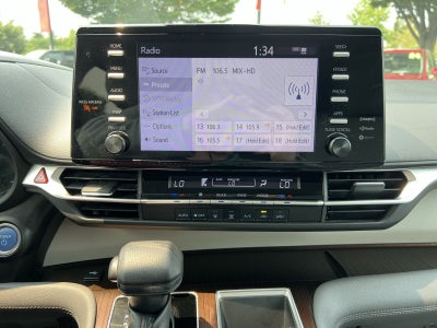 2023 Toyota Sienna LE