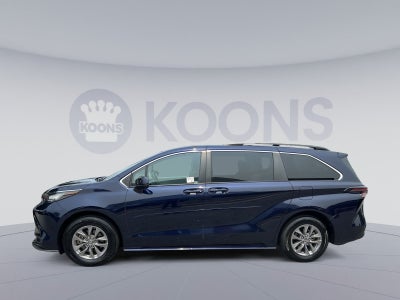 2023 Toyota Sienna LE