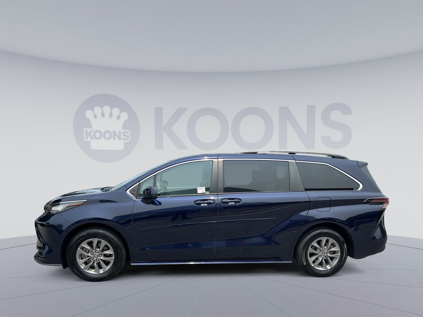 2023 Toyota Sienna LE
