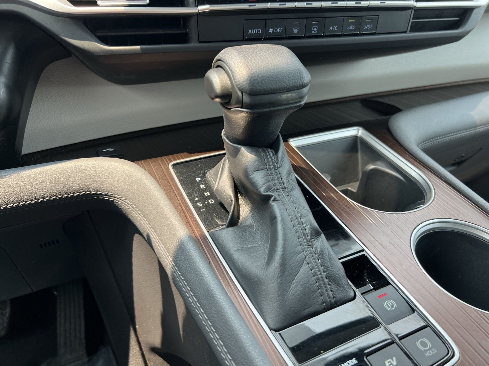 2023 Toyota Sienna LE