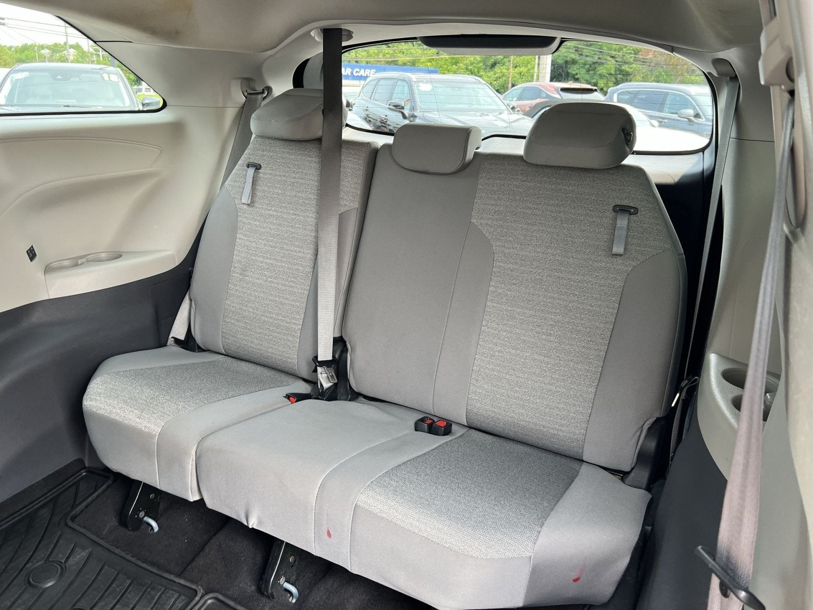 2023 Toyota Sienna LE