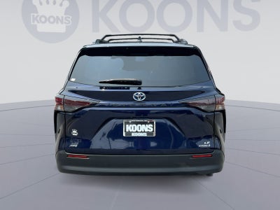2023 Toyota Sienna LE