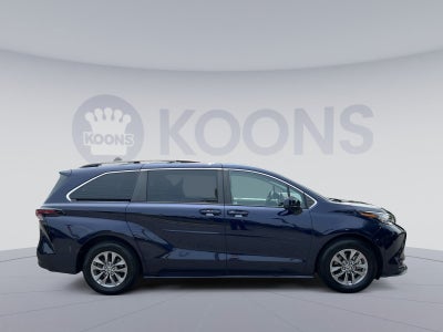 2023 Toyota Sienna LE