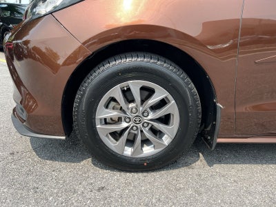 2023 Toyota Sienna LE