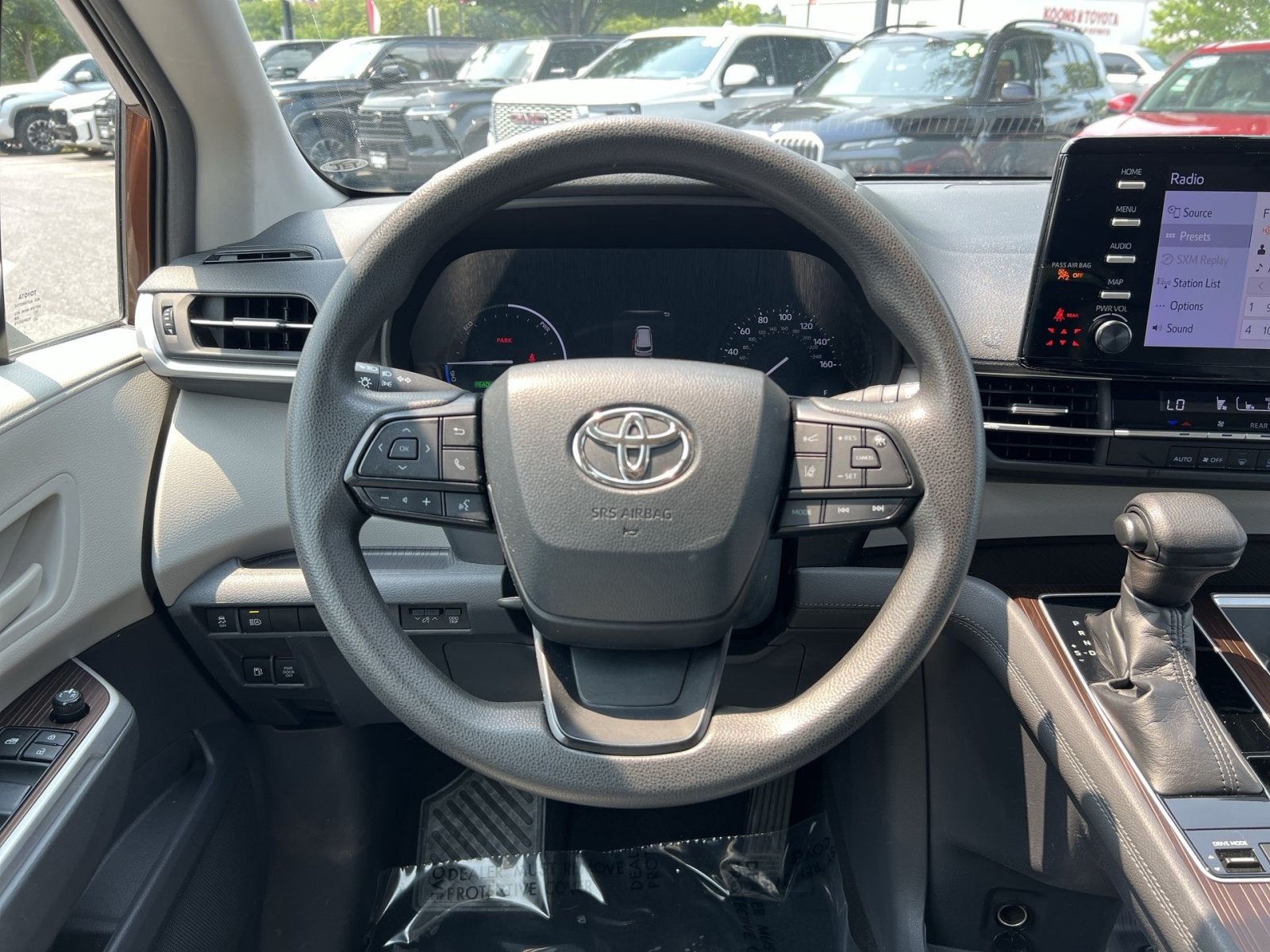 2023 Toyota Sienna LE