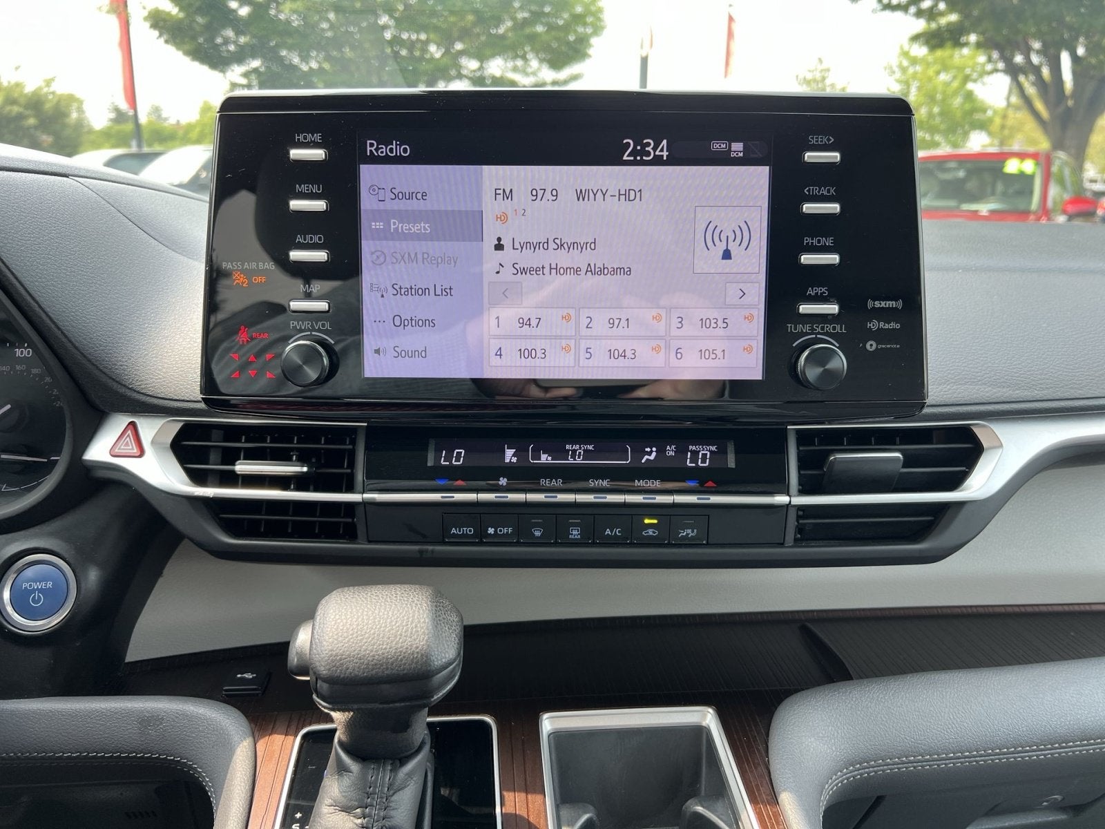 2023 Toyota Sienna LE