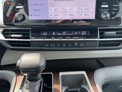 2023 Toyota Sienna LE