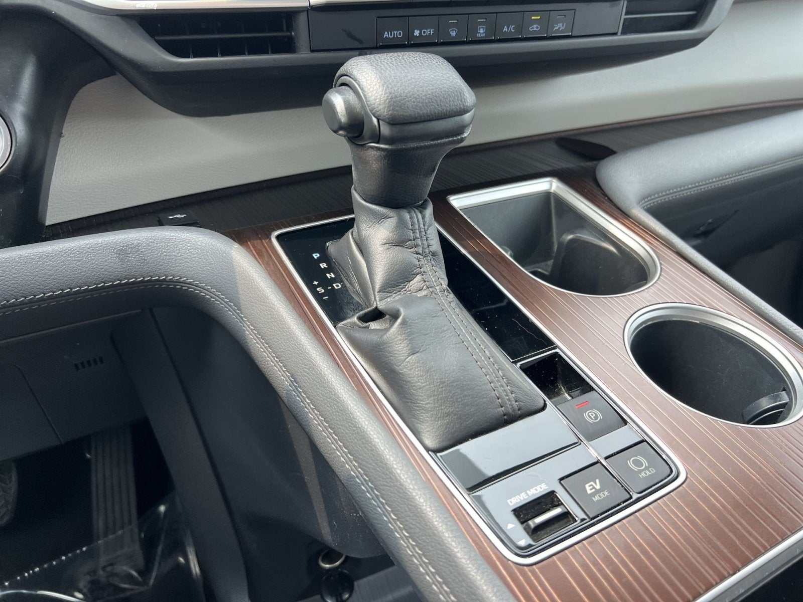 2023 Toyota Sienna LE