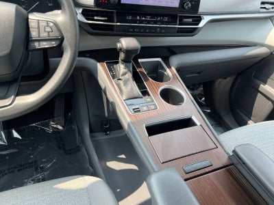 2023 Toyota Sienna LE