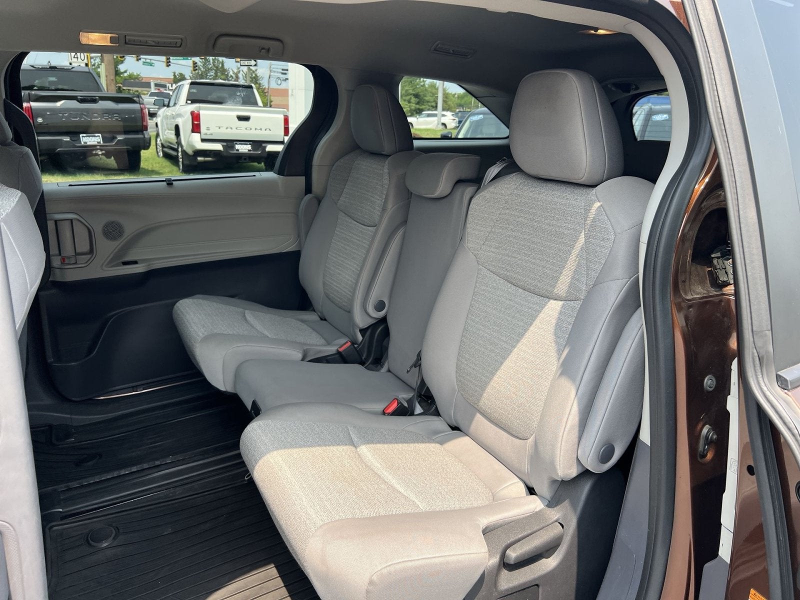 2023 Toyota Sienna LE