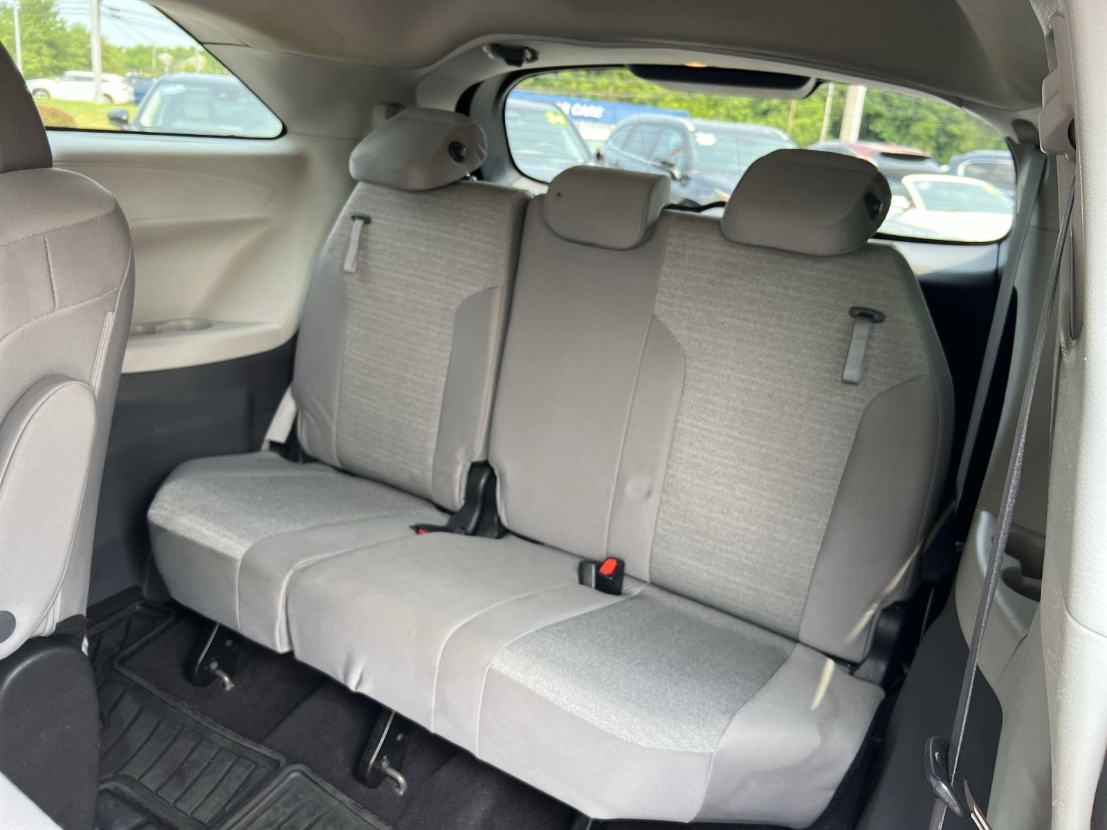 2023 Toyota Sienna LE