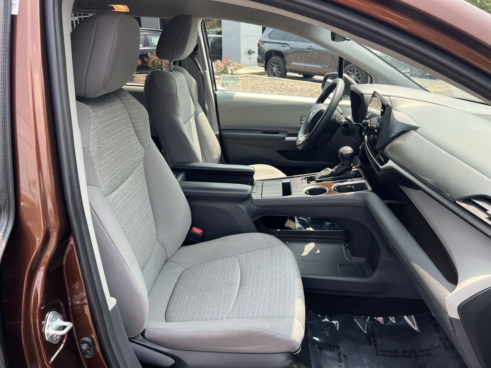 2023 Toyota Sienna LE