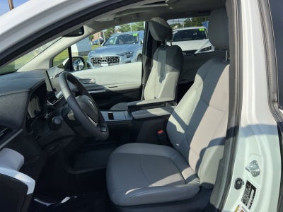 2025 Toyota Sienna XLE