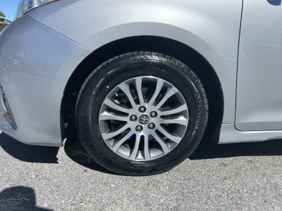 2020 Toyota Sienna XLE