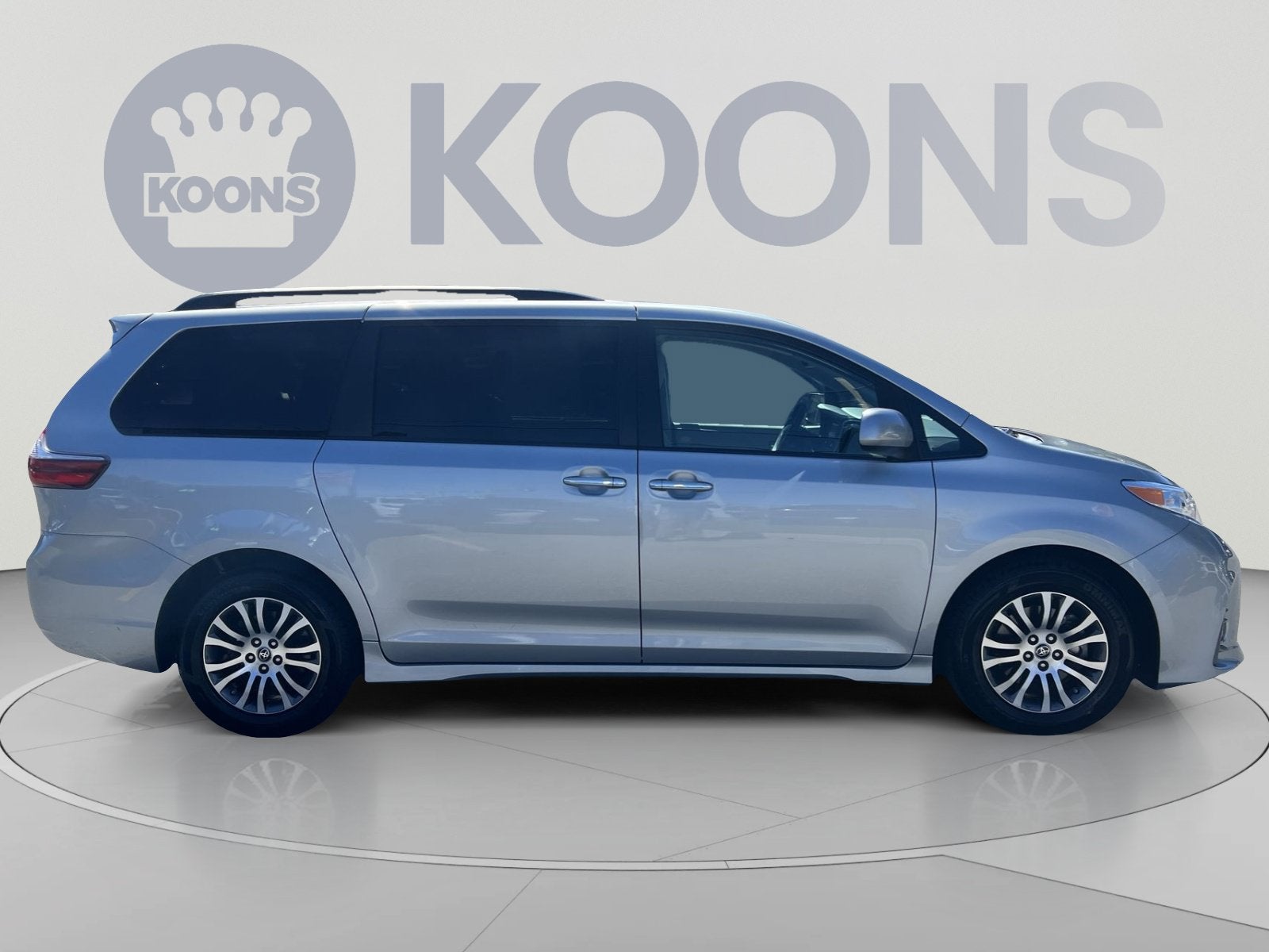2020 Toyota Sienna XLE