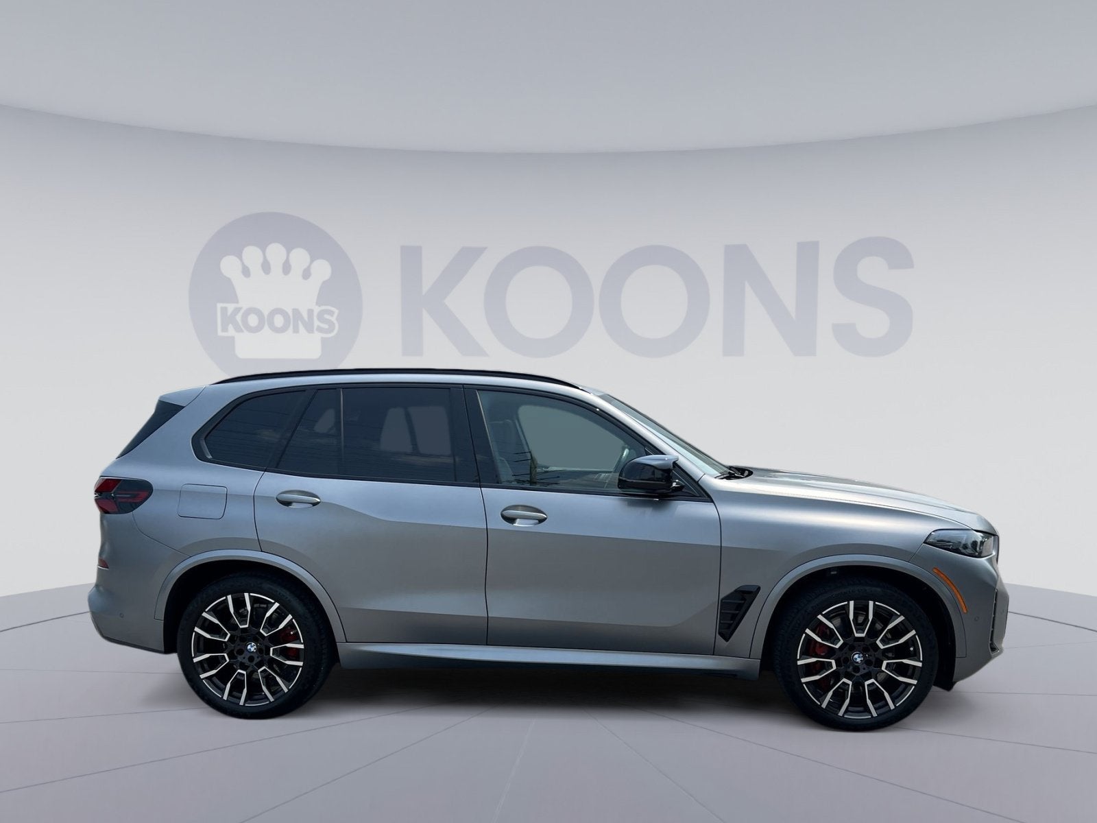 2025 BMW X5 M60i