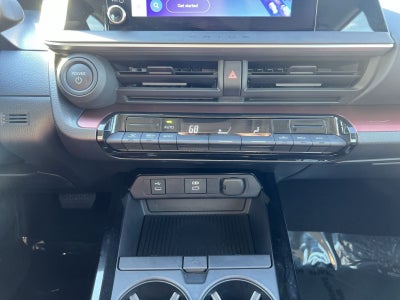 2025 Toyota Prius Plug-In Hybrid SE