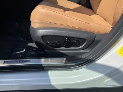 2025 Lexus UX 300h Premium