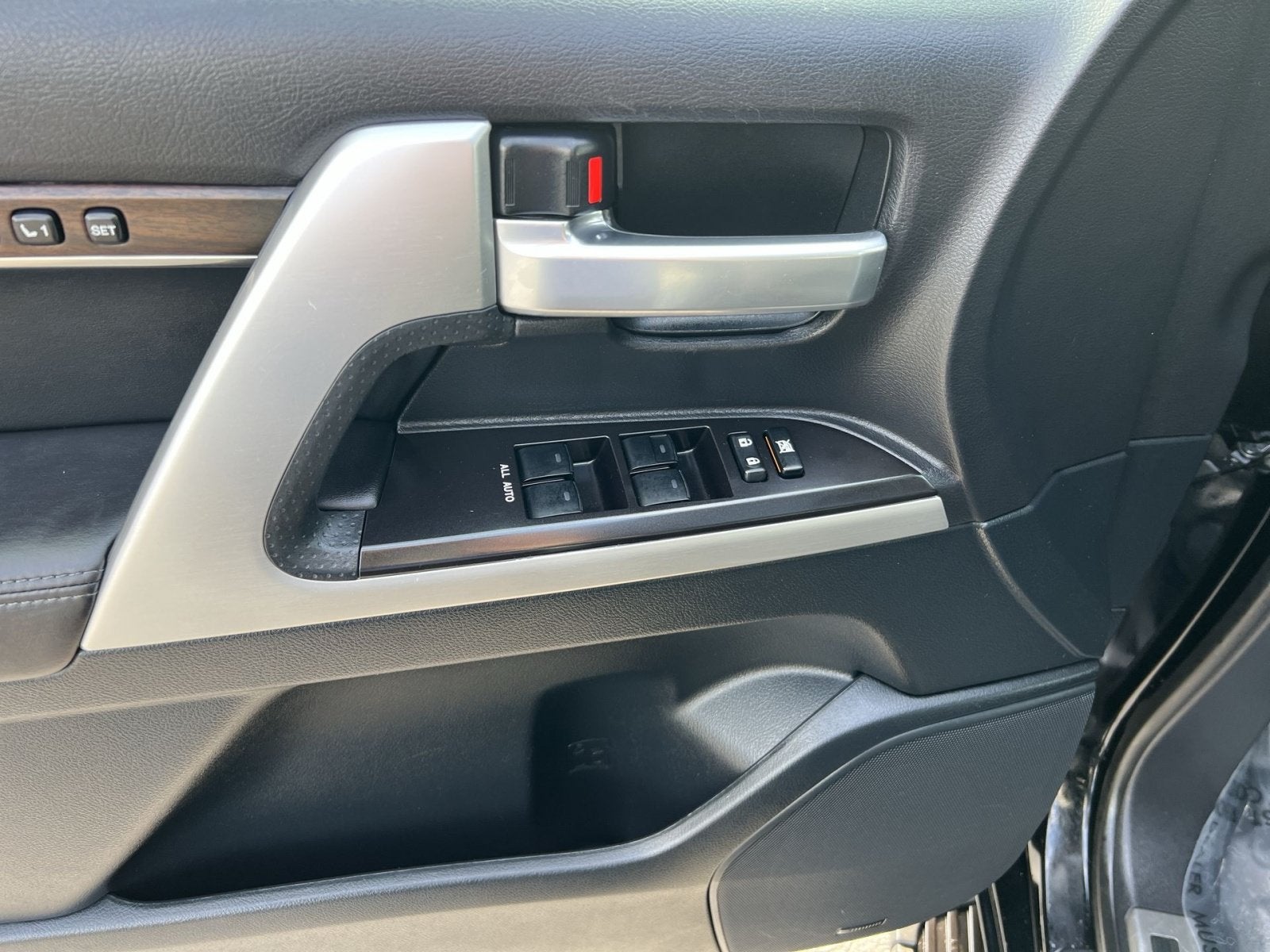 2020 Toyota Land Cruiser Base