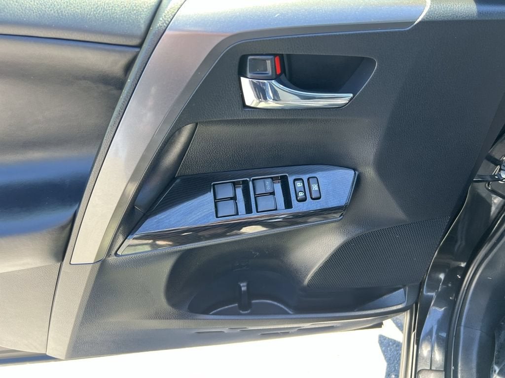 2017 Toyota RAV4 Hybrid SE