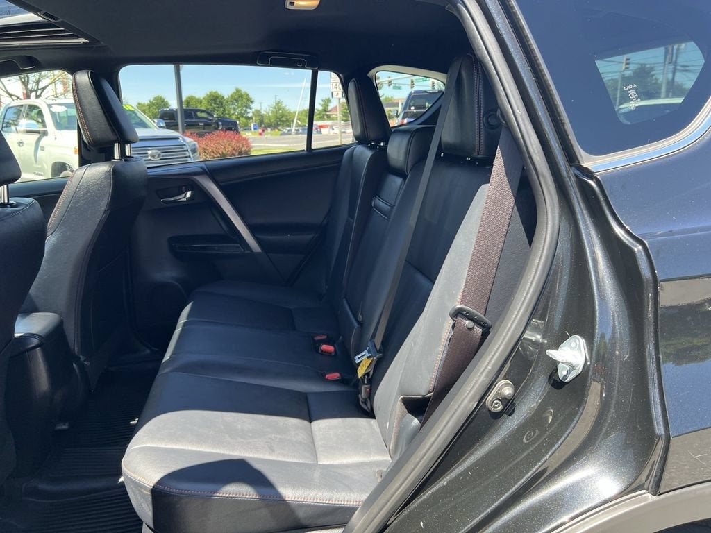 2017 Toyota RAV4 Hybrid SE