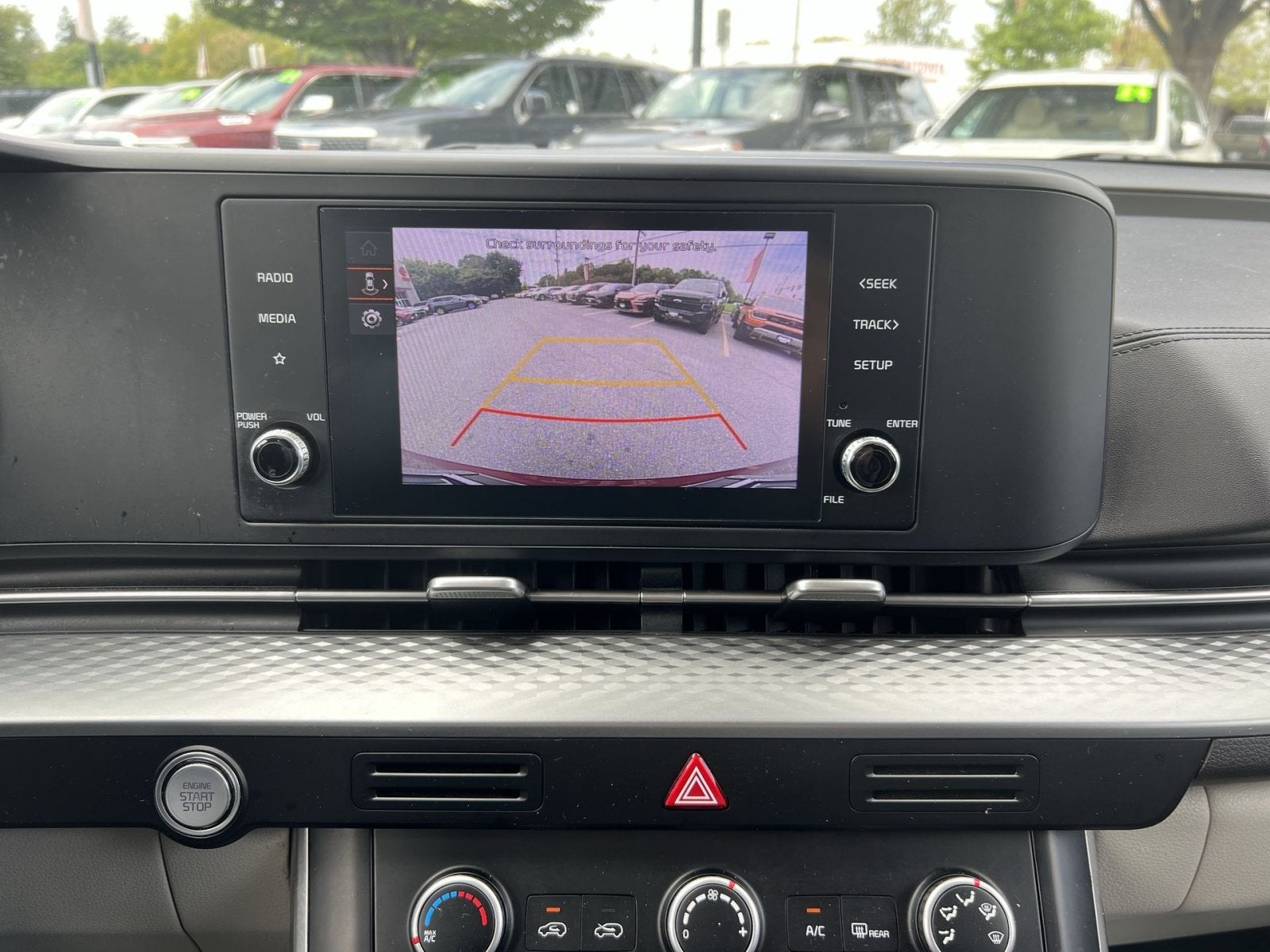 2024 Kia Carnival LX
