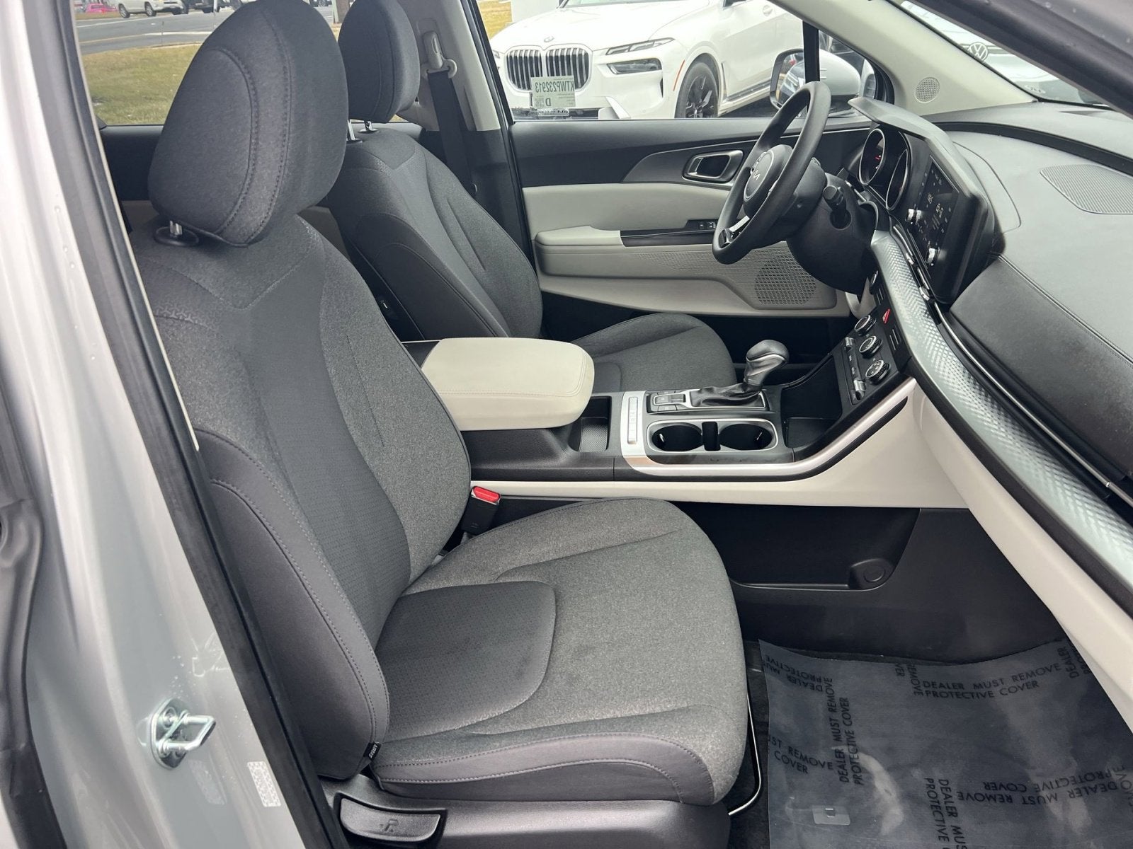 2023 Kia Carnival LX