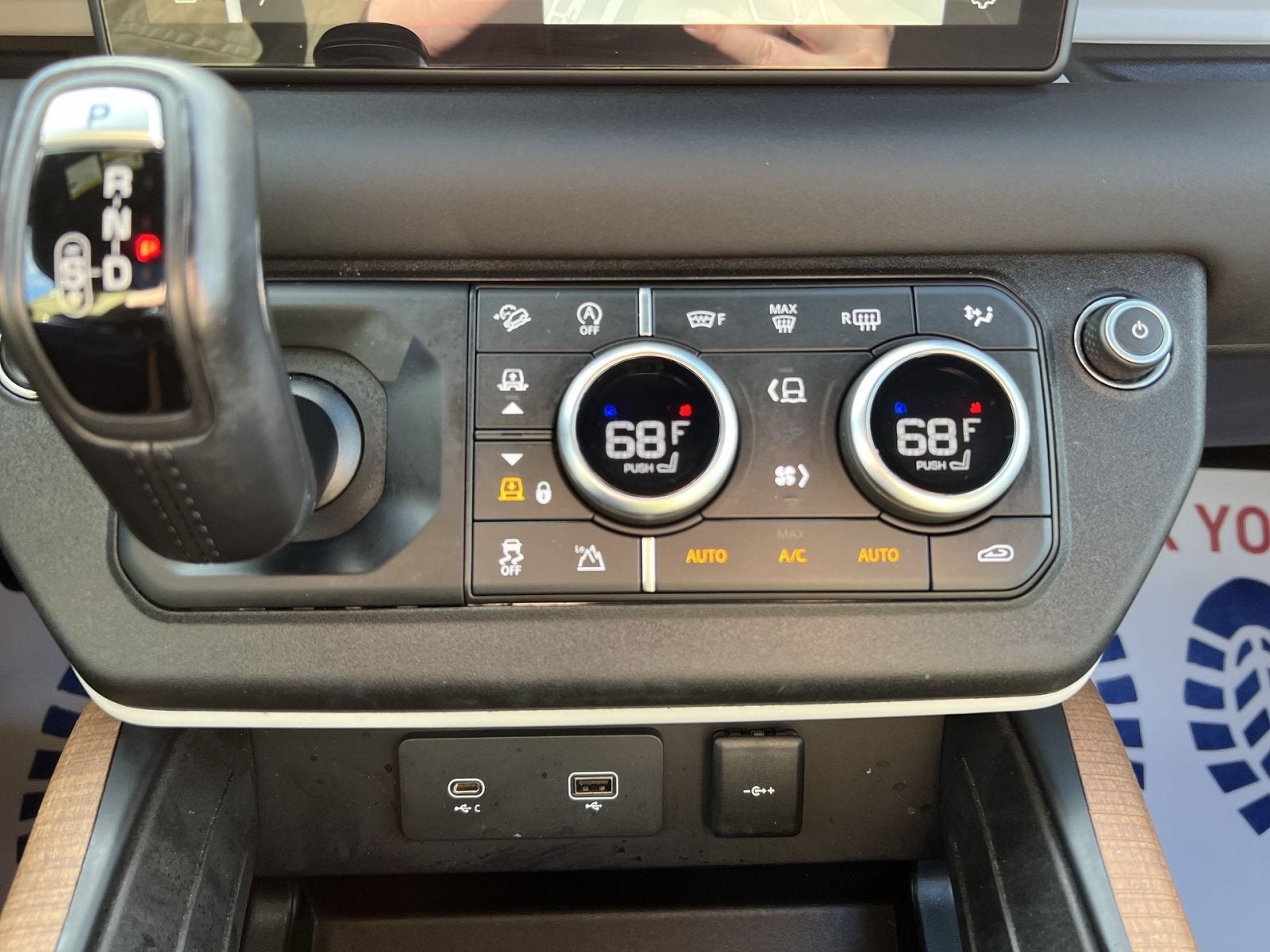 2024 Land Rover Defender 110 X-Dynamic SE