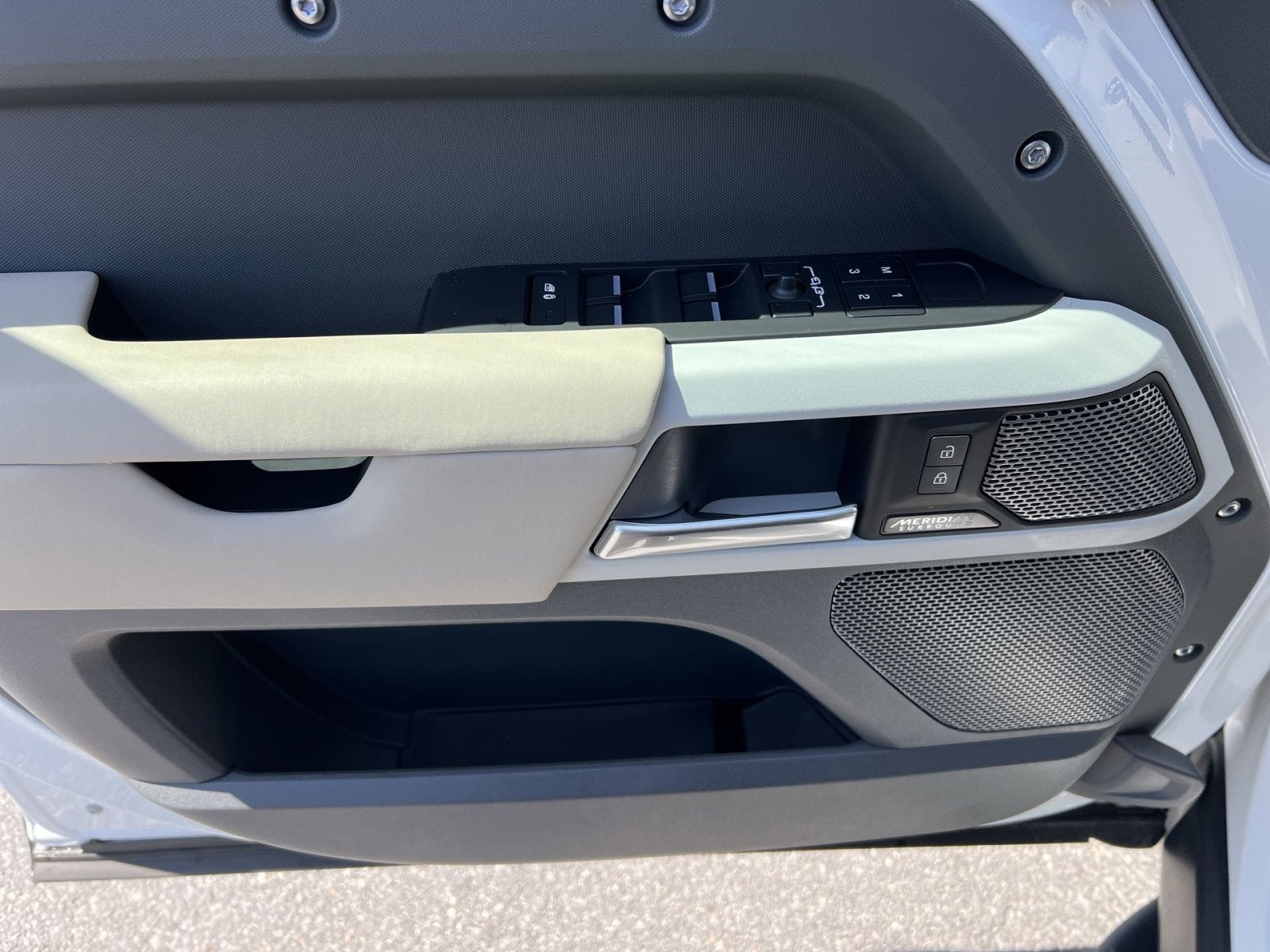 2024 Land Rover Defender 110 X-Dynamic SE