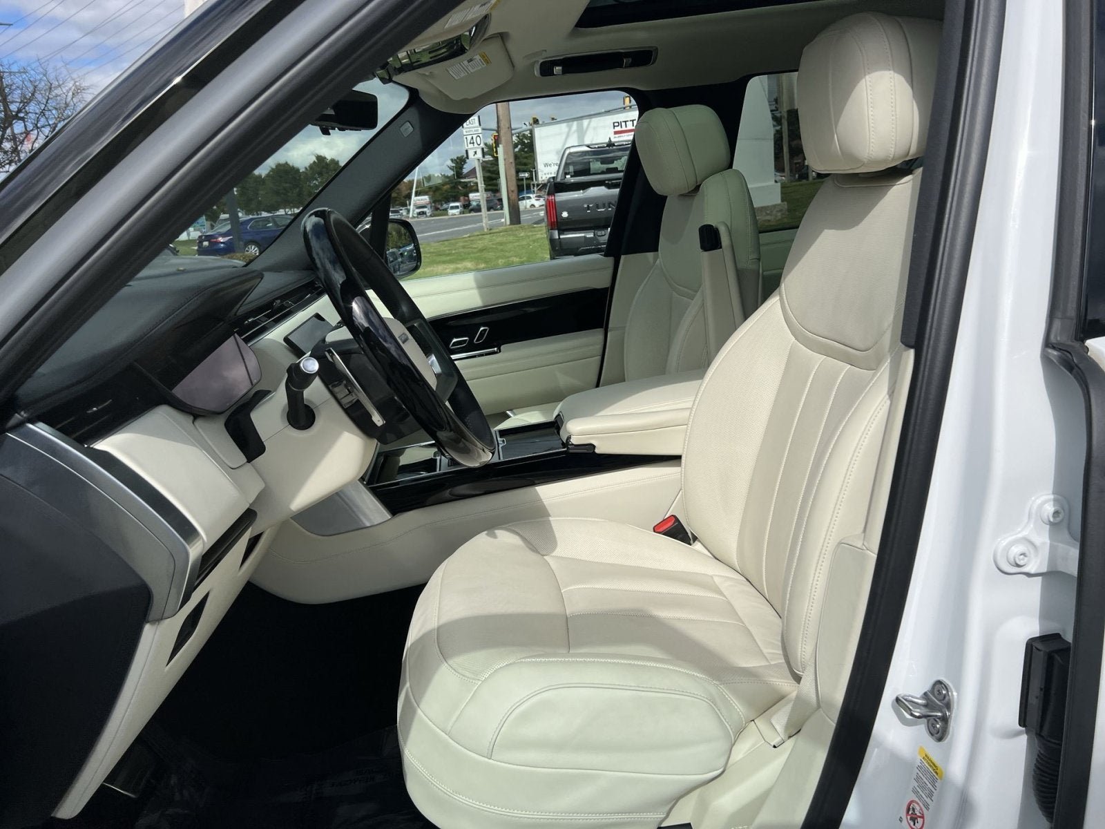 2025 Land Rover Range Rover SE