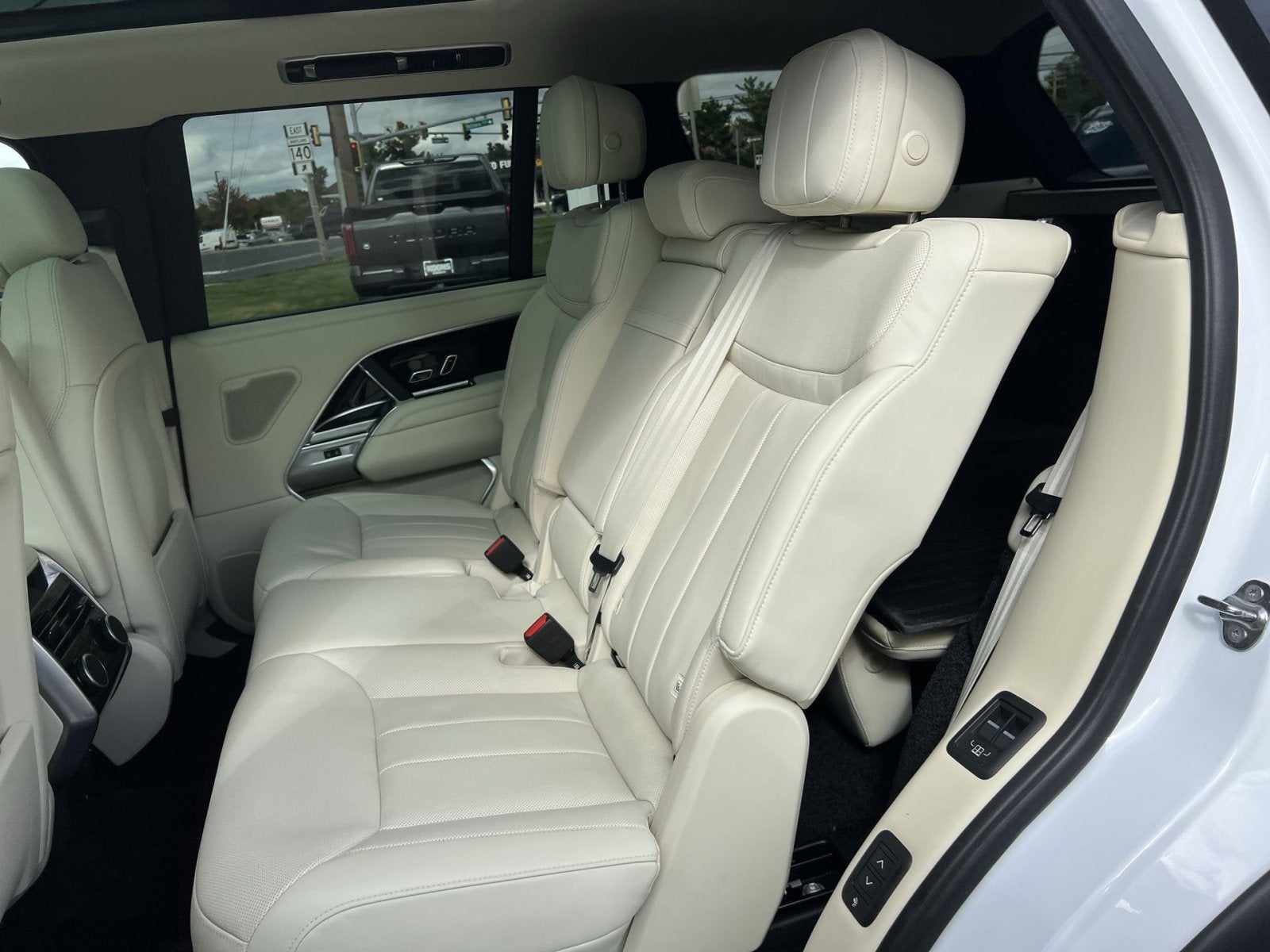 2025 Land Rover Range Rover SE