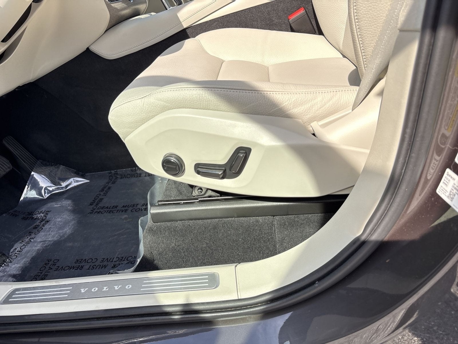 2024 Volvo XC90 B6 Plus Bright Theme