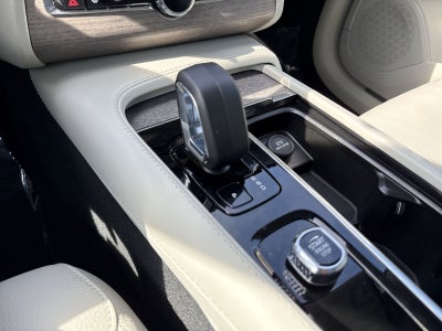2024 Volvo XC90 B6 Plus Bright Theme