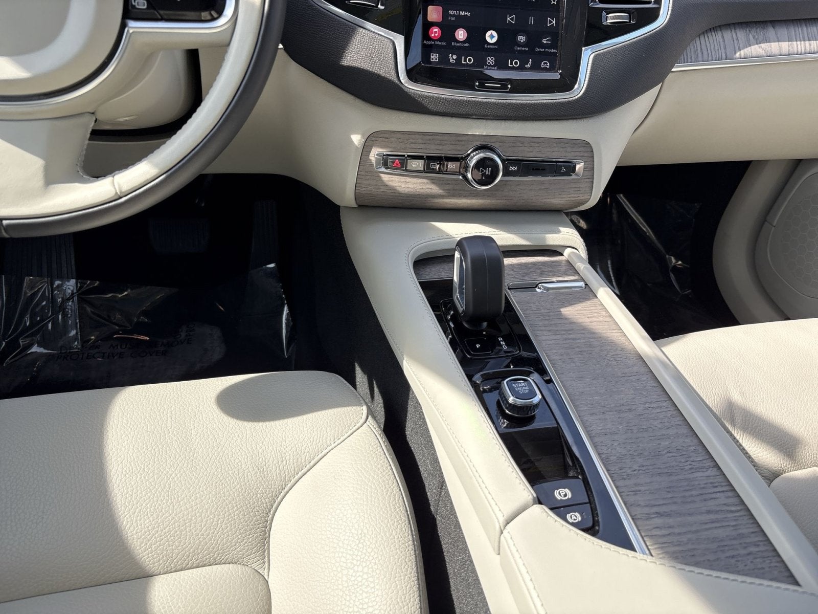 2024 Volvo XC90 B6 Plus Bright Theme